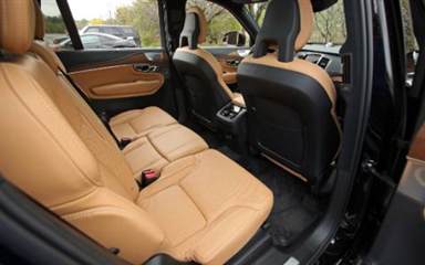 Detal wnętrza Volvo XC90 Inscription z eleganckim wykończeniem